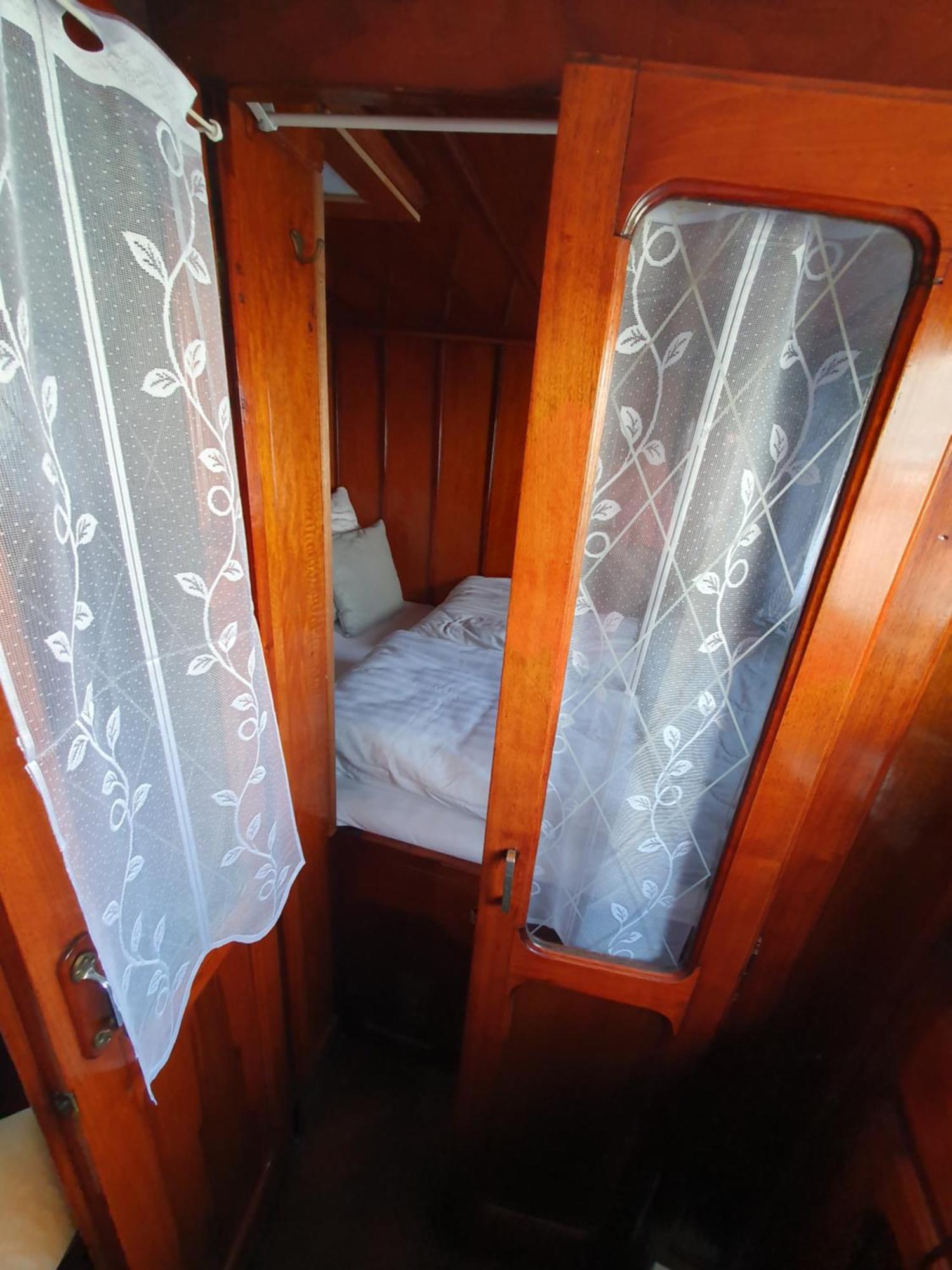 Houseboat Holiday Apartments Ротердам Стая снимка
