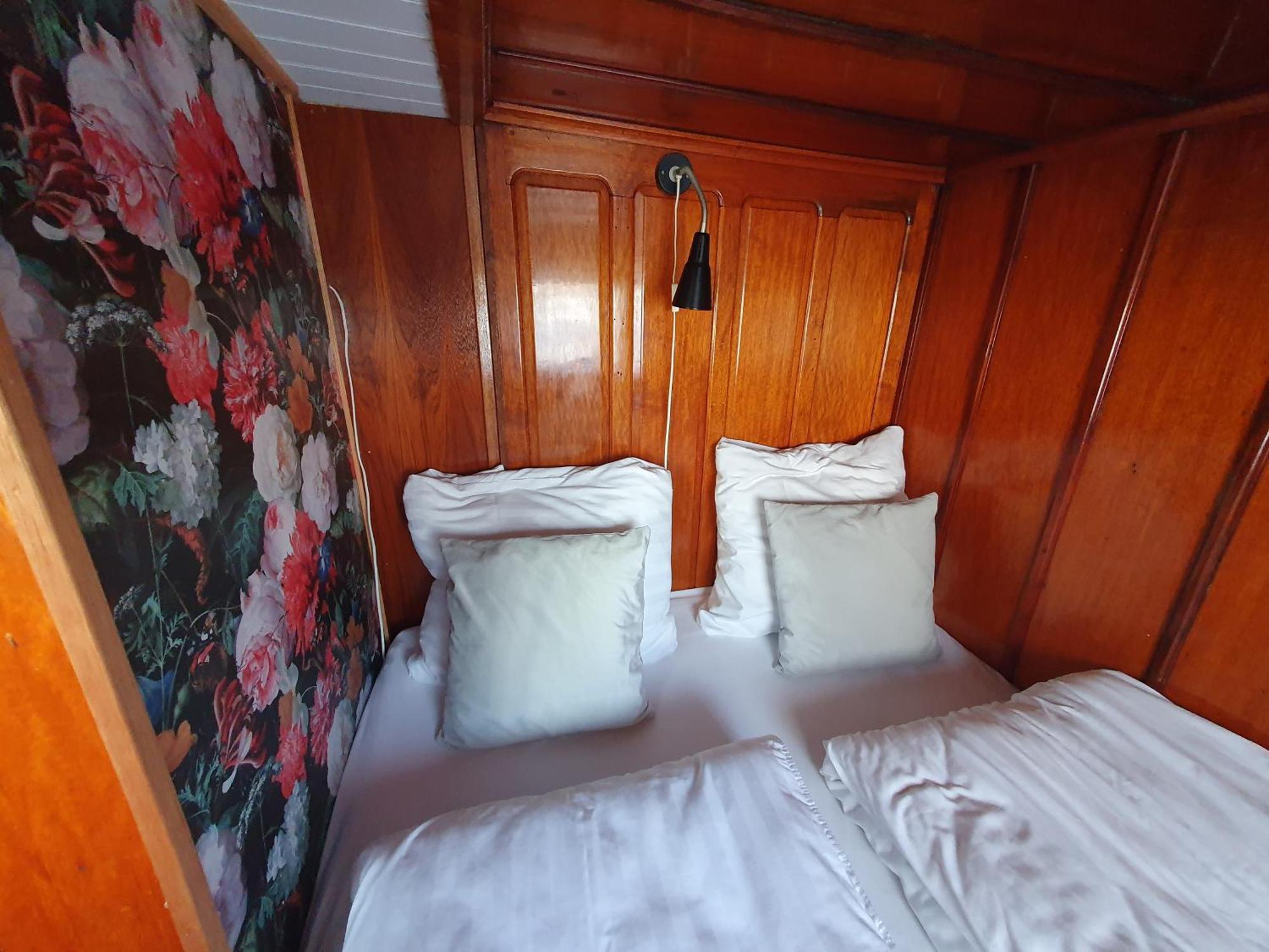 Houseboat Holiday Apartments Ротердам Стая снимка